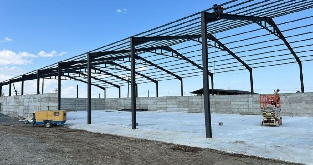 Vindem  hale  metalicie  10 deschidere 15 lungime  4 la strasna