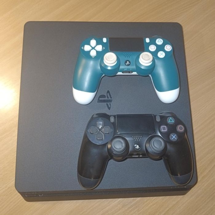 Продаю Playstation 4 slim