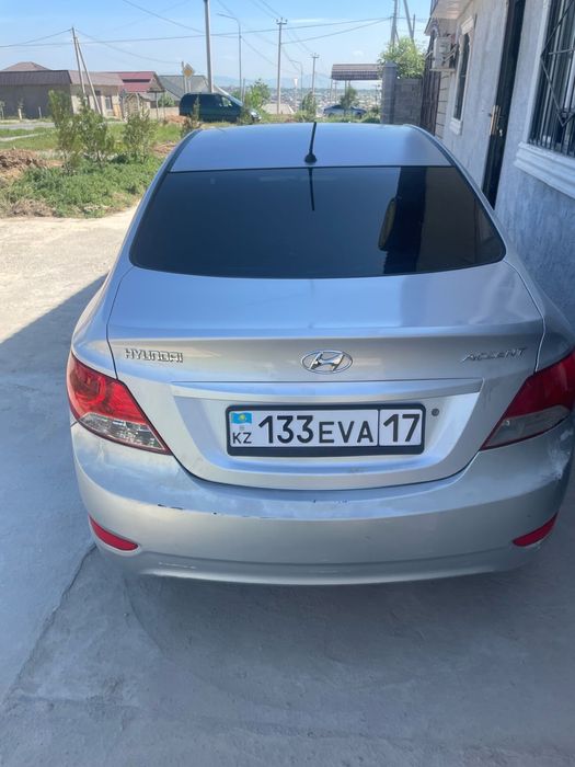 Хендай      акцент.