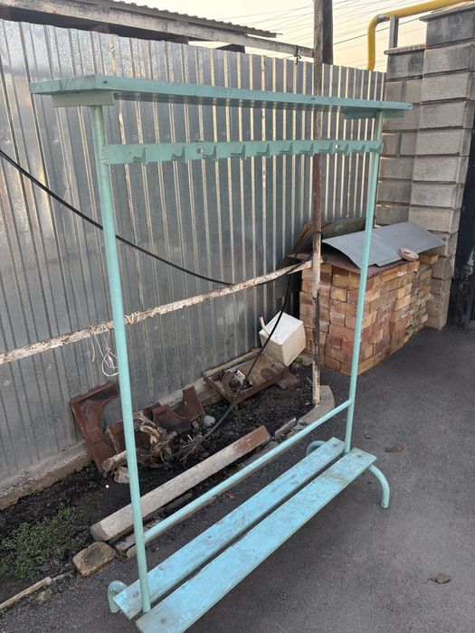 Отдам даром вешалку