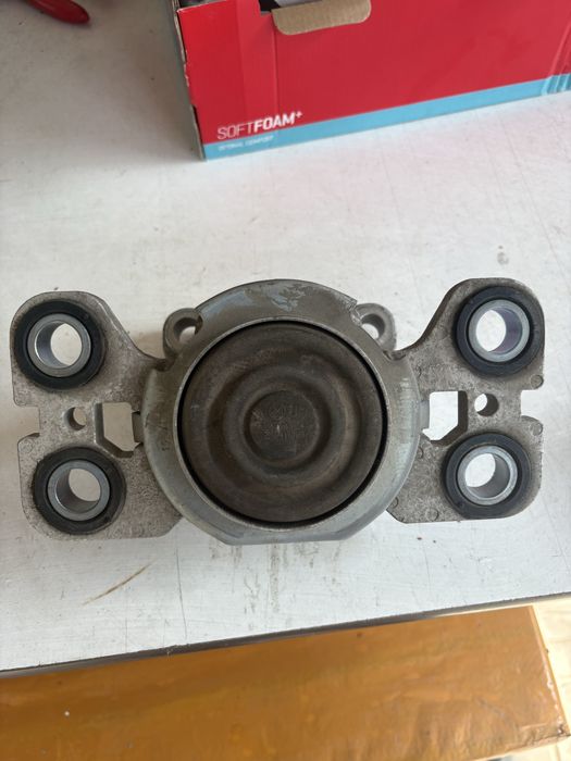 Опора (подушка) двигателя Land Rover