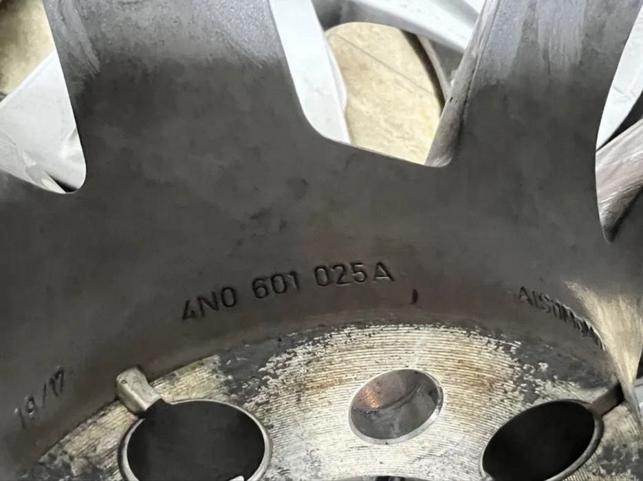 Ауди А8 Зимни гуми с джанти Dunlop 235/55R18 104H