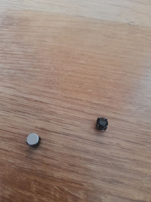 Cercei cu magnet pereche zirconiu alb/negru,unisex NOI !!