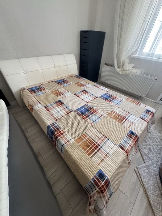 Кровать с матрасом