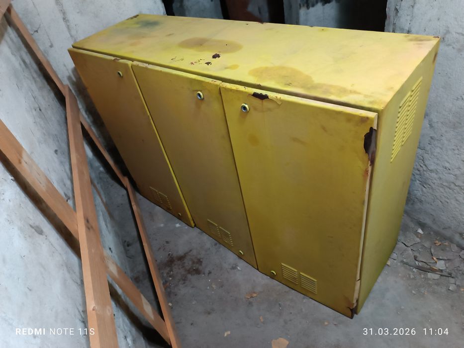 Метален шкаф за машини и инструменти