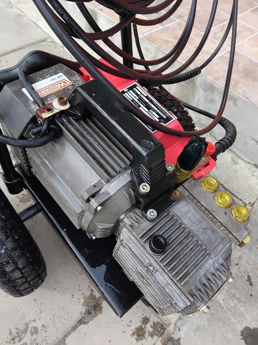 Перяща Прахосмукачка Karcher Puzzi 10/2 Profesional  Пере и Суши на място