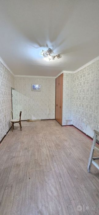 Продам чиланзар 19.  Одна комнатная.   Балкон  1,5×6