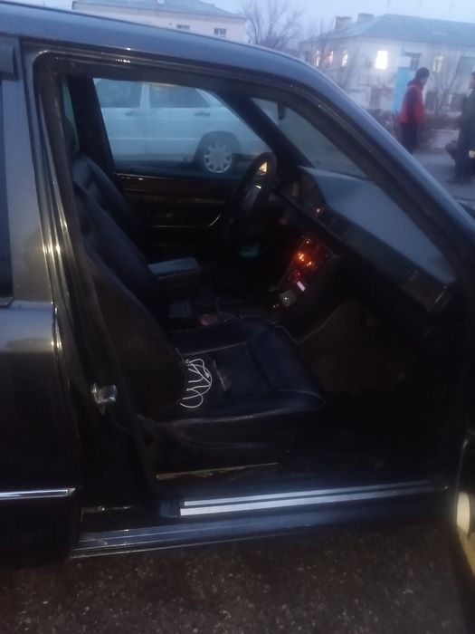 Мерседес 124 ешка 2.8