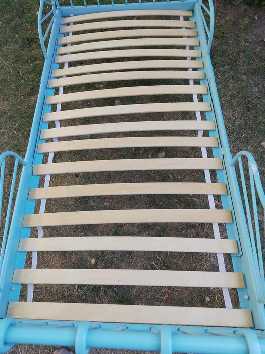 Детско креватче с матрак и подматрачна Ширина 85 см. Дължината 1.70см.