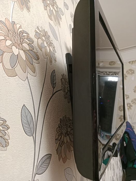 Телевизор SAMSUNG 32 ",приставка Отау ТВ.