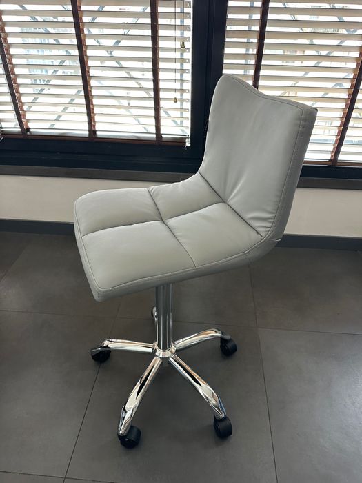 Висок стол на колелца с 24м гаранция и безплатна доставка