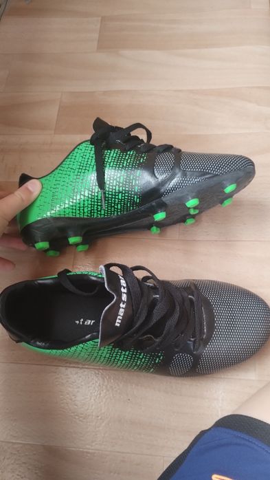 Футболни бутонки