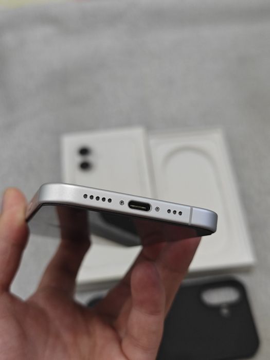 iPhone 16 128Gb идеальный