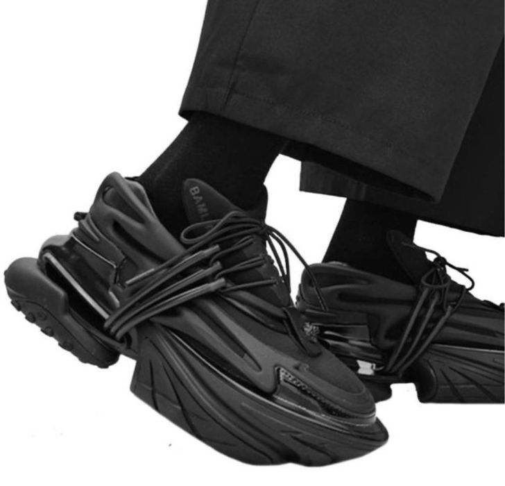 Продам кроссвки BALMAIN