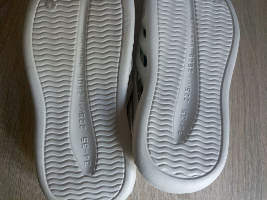 Продам детские шлёпки