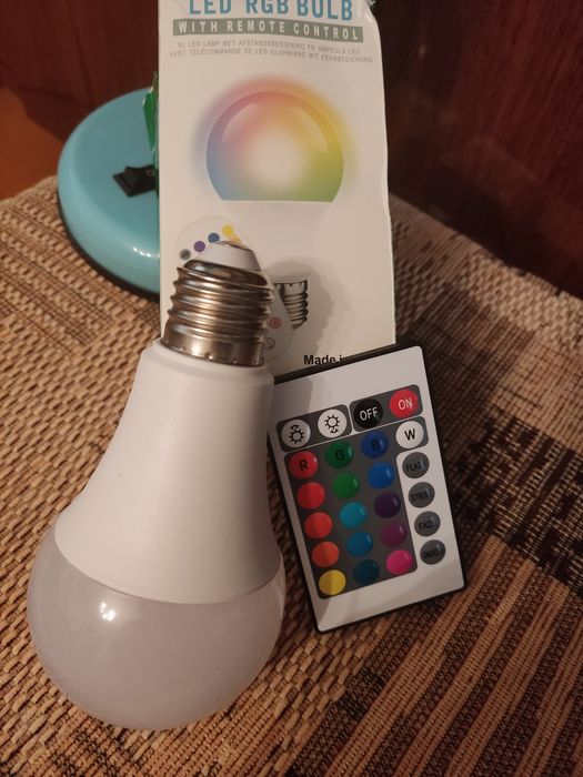 RGB цветная лампа,16 цветов и пульт