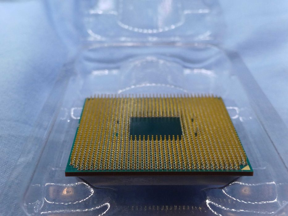 Procesor AMD Ryzen 3 2200G, 3.7 GHz, Socket AM4