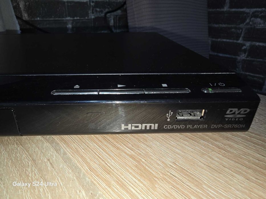 DVD SONY model DVP SR760H cu telecomanda