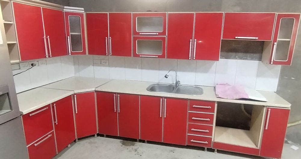 Кухенний шкаф, кизил ранг бежевый аралаш