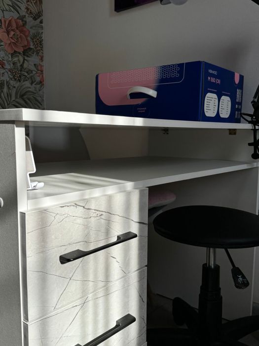 маникюрный стол новый