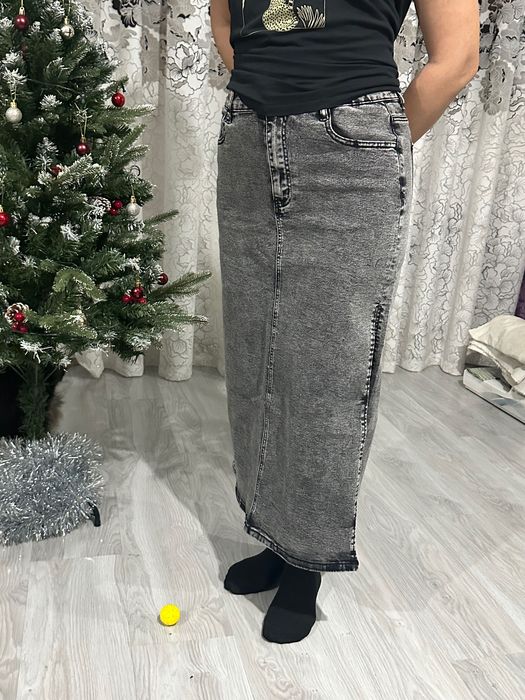 Новая джинсовая юбка с разрезом