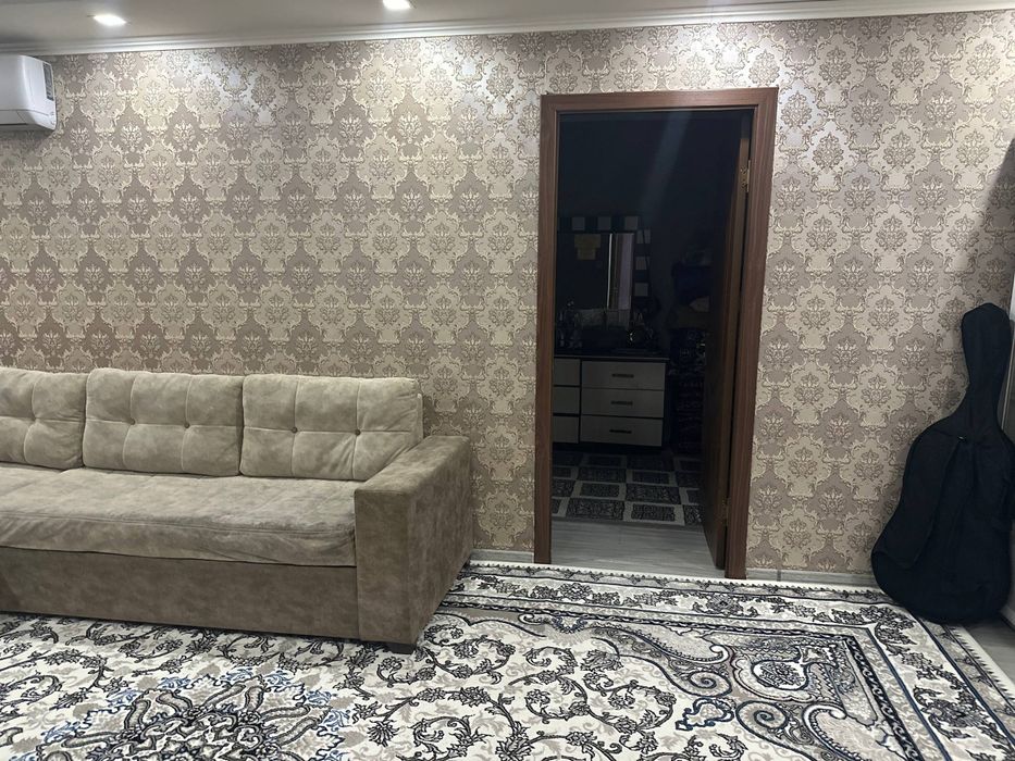 Учтепа 22 кв 2 ком квартира сотилади, 4 этажли домни,  1 этажи