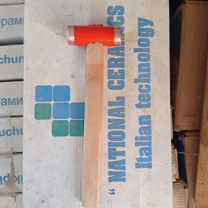 Молоток  медный.