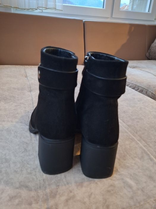 Нови черни боти с топъл хастар