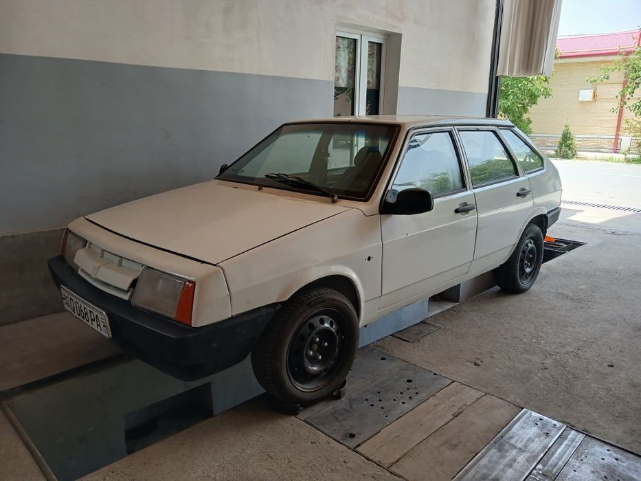 Lada09 moshina sotiladi