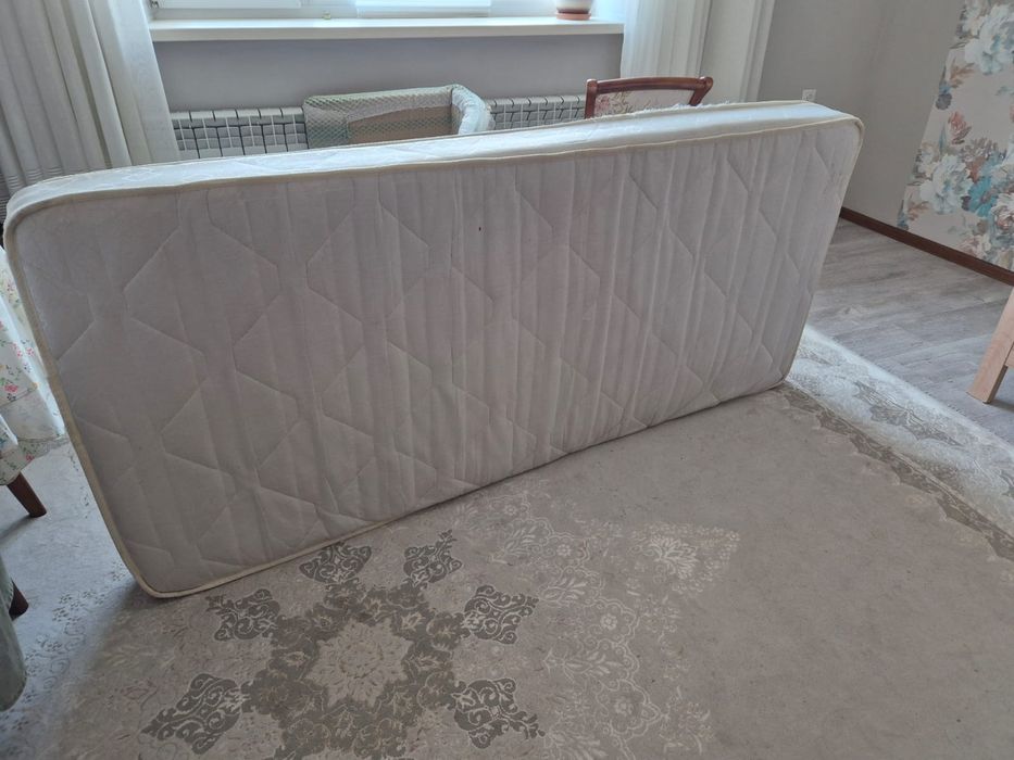 Продаю кровать матрас в подарок