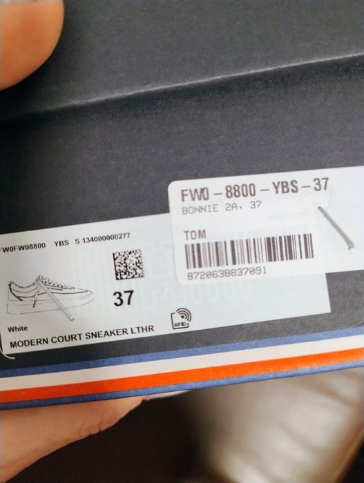 Sneakers Tommy Hilfiger piele,150 lei