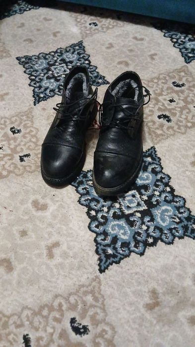 Продаються обувь