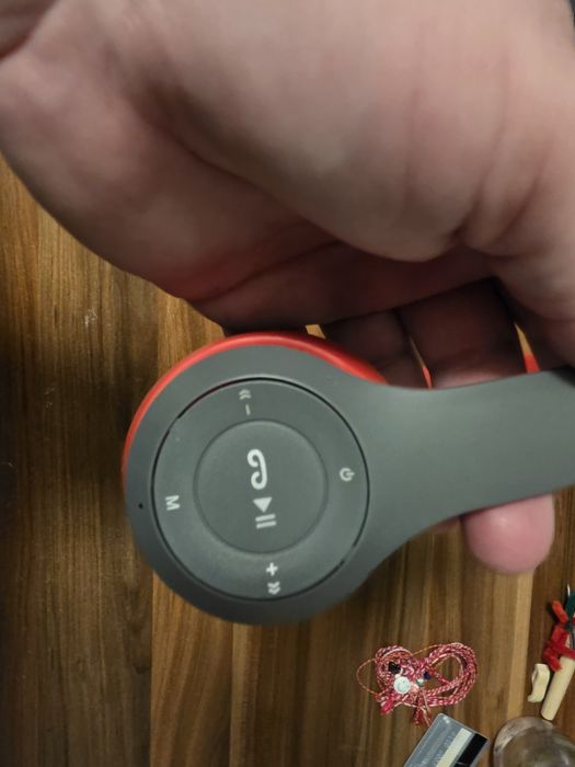 2 броя Слушалки безжични .