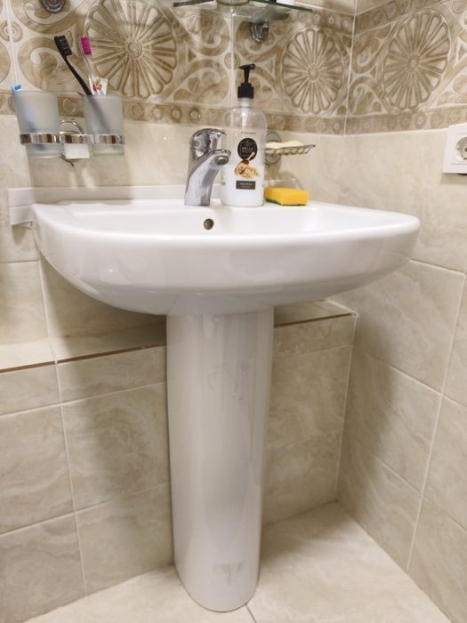 Продам раковину со смесителем 10000 т