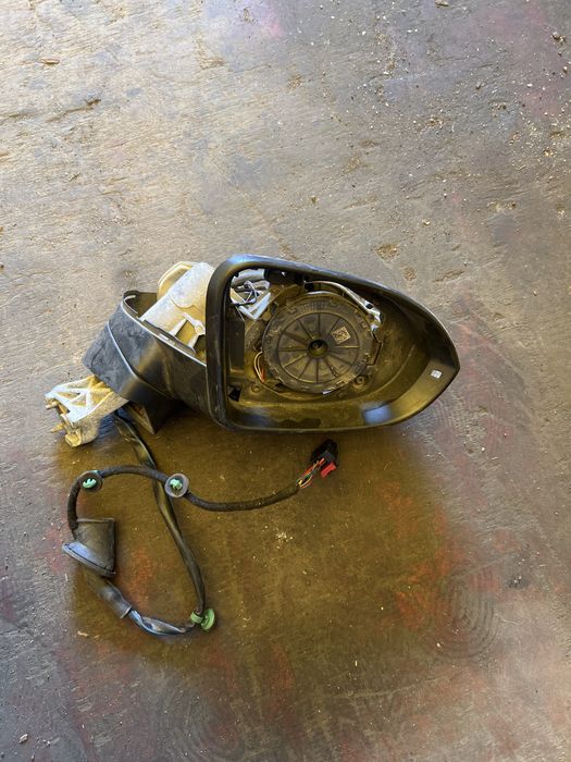 Oglinda dreapta vw passat b 8 11 fire la mufa