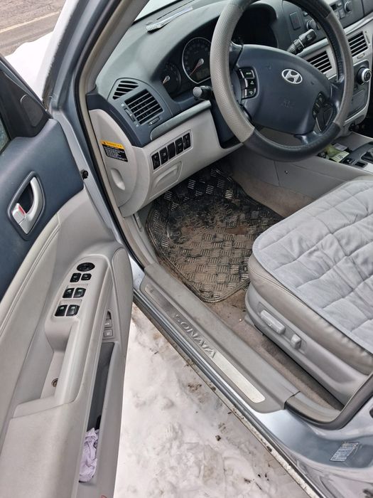 Vând hyundai sonata