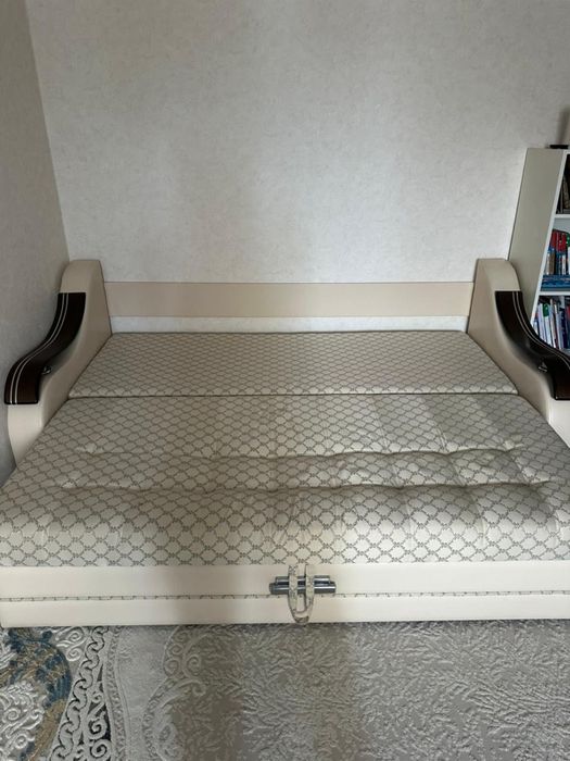 Диван и кресло. Состояние идеальное