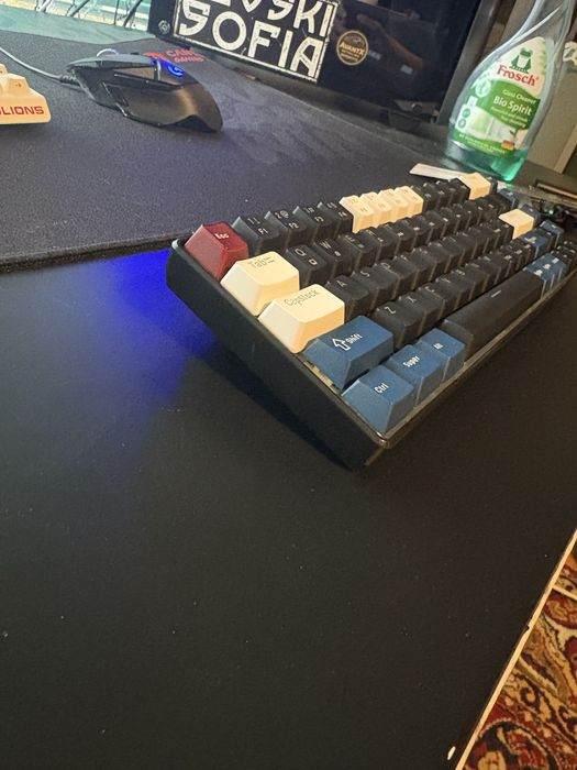 Custom клавиятура сини суитчове