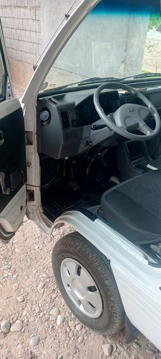 Бир кул минилган полик чихол туртта балон Янги техник курикдан утган б