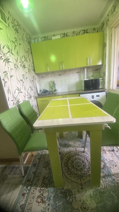 Стол со стульями