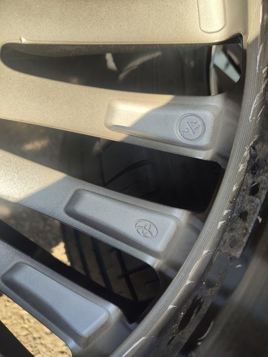 20" оригинални алуминиеви джанти за Lexus LS500/Toyota Highlander.