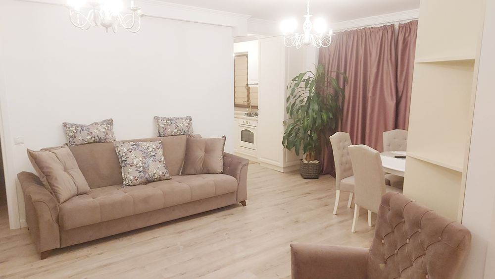 Dau spre închiriere apartament 2 camere Florești și loc de parcare