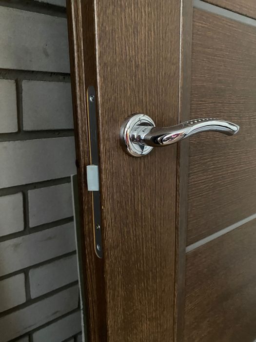 Продам межкомнатную дверь