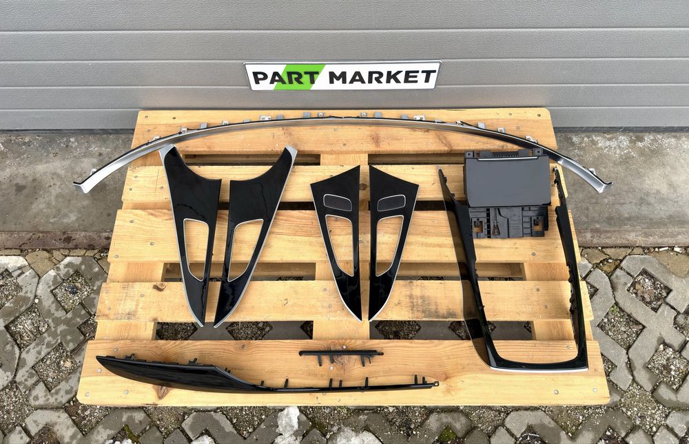 Комплект лайсни Черен Пиано лак AUDI A6 C7 4G ДЕСЕН ВОЛАН