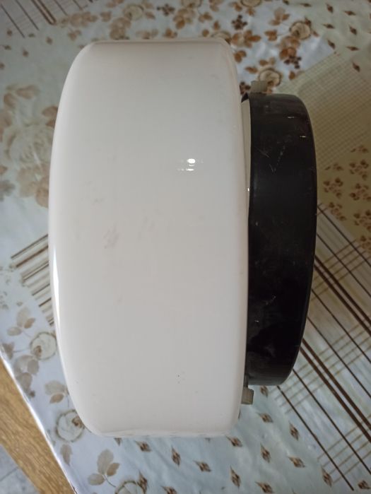 Светильник сотилади