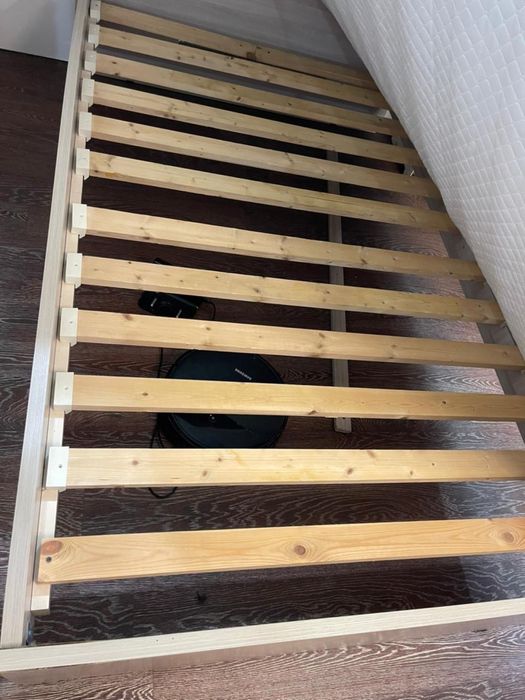 Кровать с матрасом