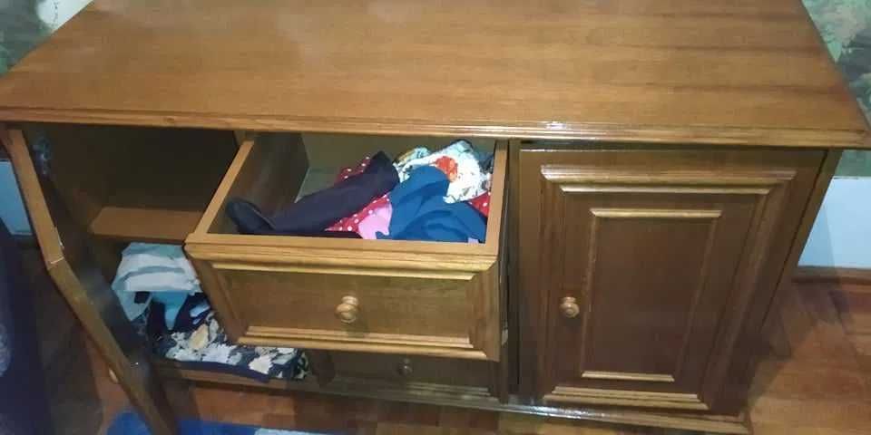 comoda din lemn masiv 130x70x45