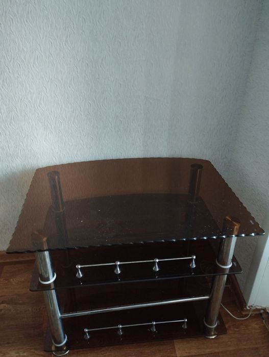 Продам стеклянный стол для тв