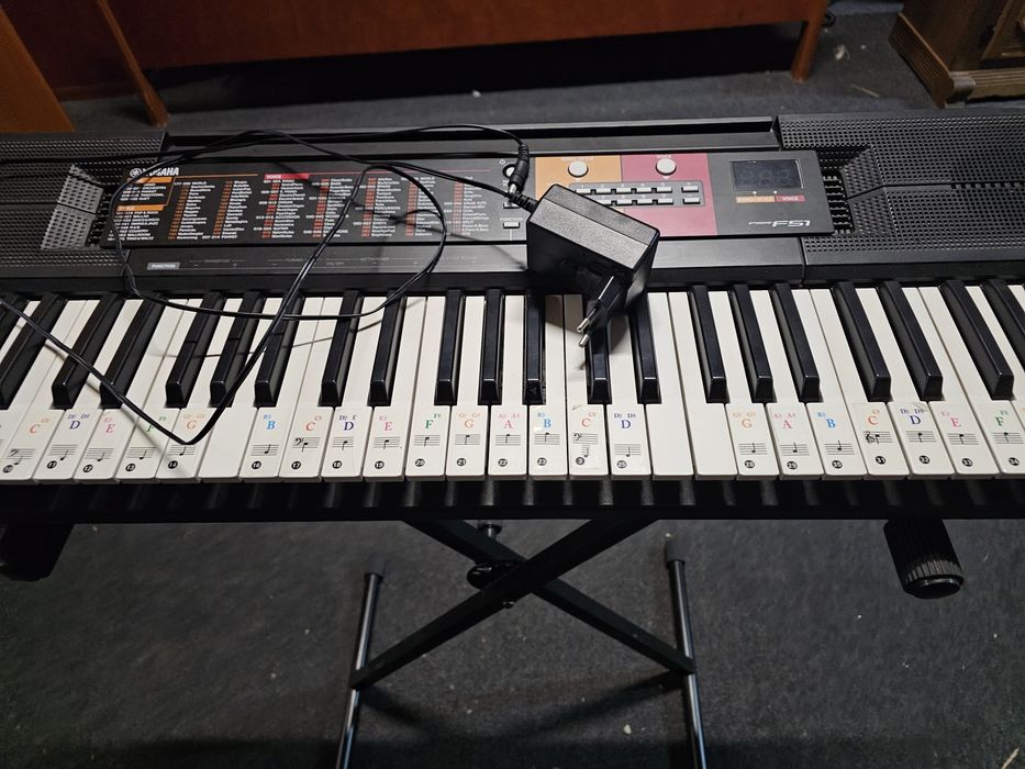 Orga yamaha PSR-F51+suport