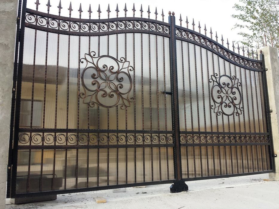 Execut lucrări de sudură si construcții pe structură metalică